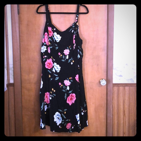 Old Navy Dresses & Skirts - Old navy floral fit n flare dress sz 3x